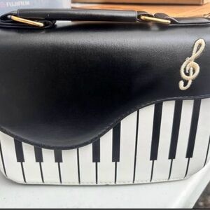 Black and White Piano Key Women's Bag